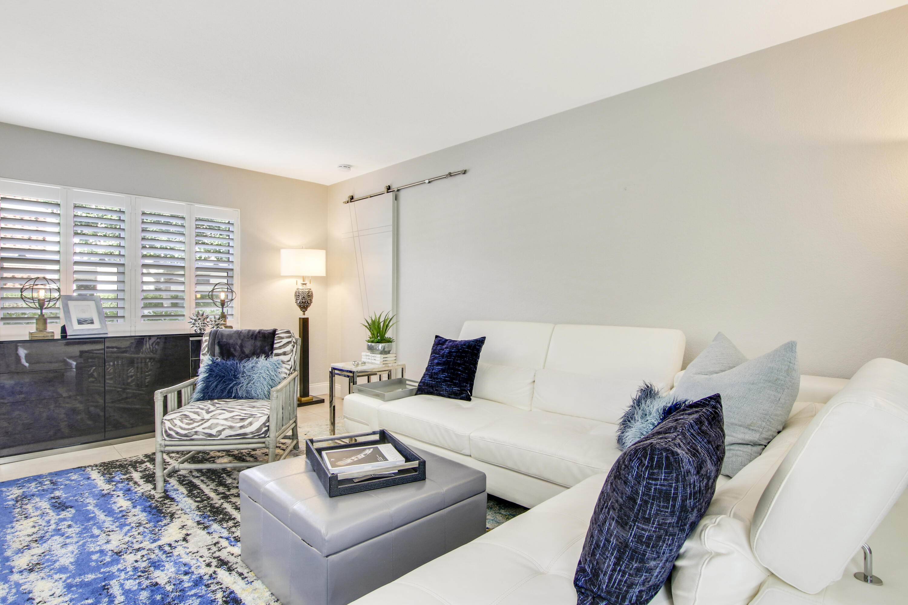 100 Venetian Drive 2