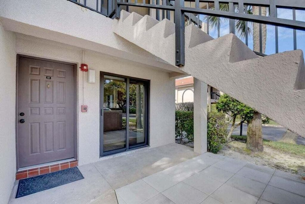 Photo of 400 Club Circle, Boca Raton, FL 33487 (MLS # B26002048)