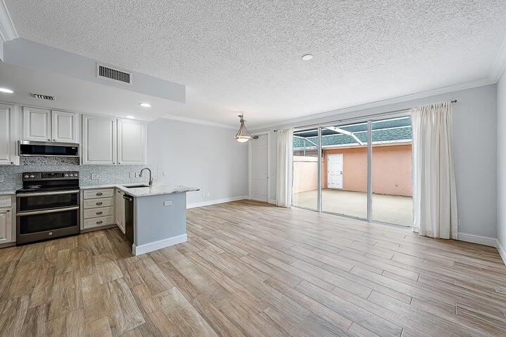 CAMBRIDGE AT ABACOA - Residential