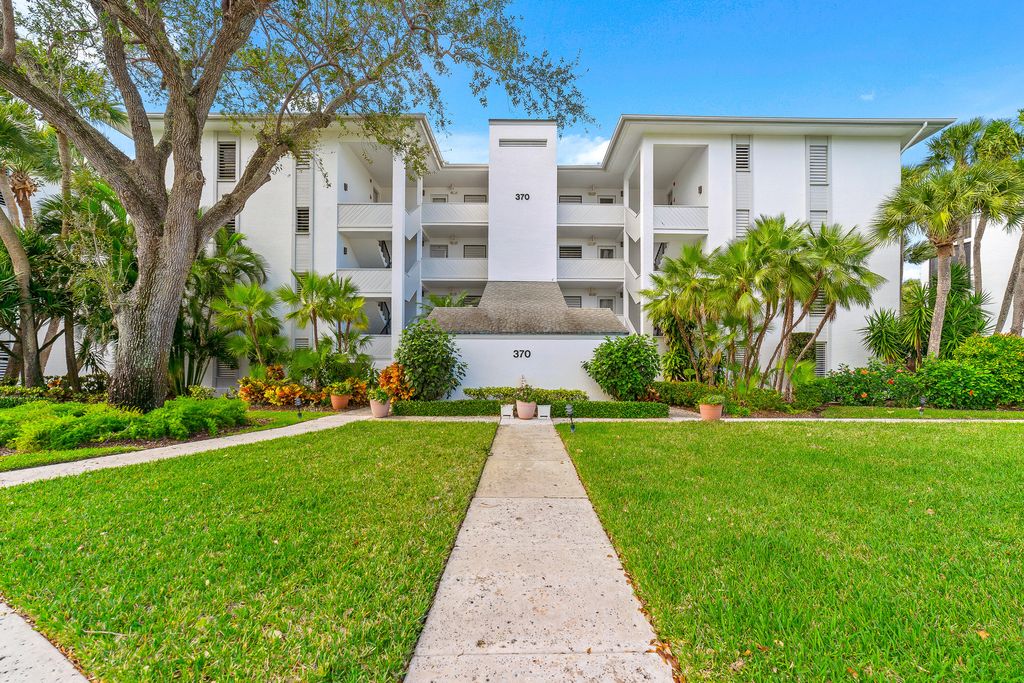 Photo of 370 NE Edgewater Drive #404, Stuart, FL 34996 (MLS # R10868288)