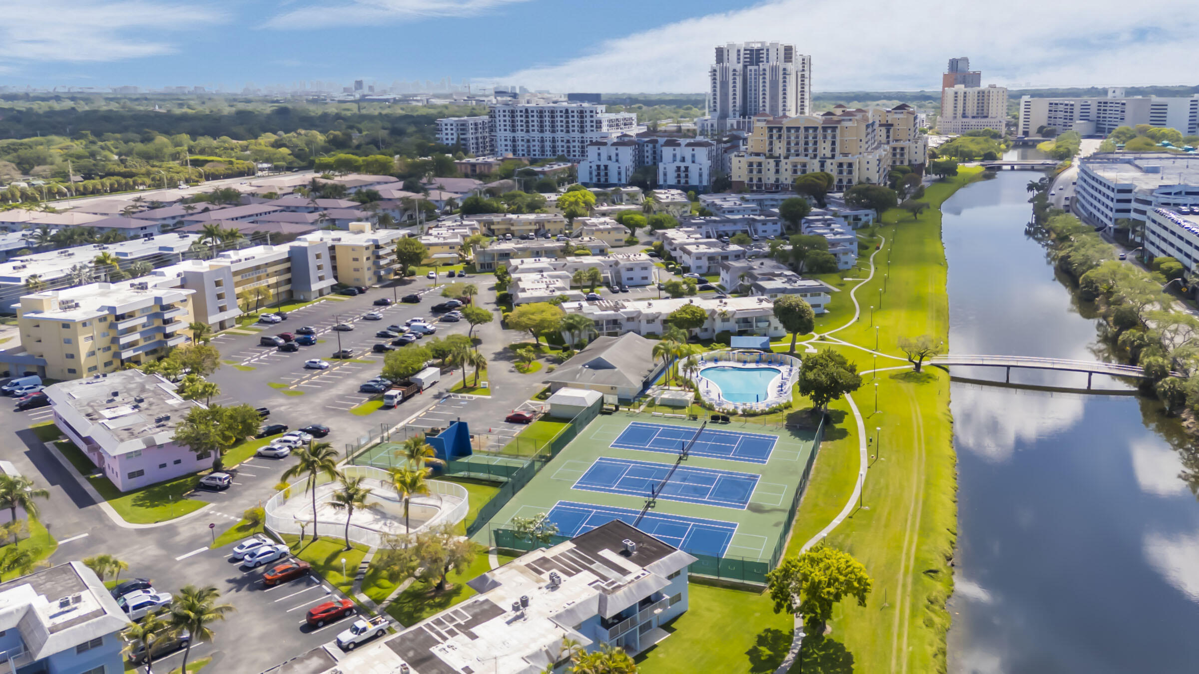VILLAGE AT DADELAND CONDO - Residential