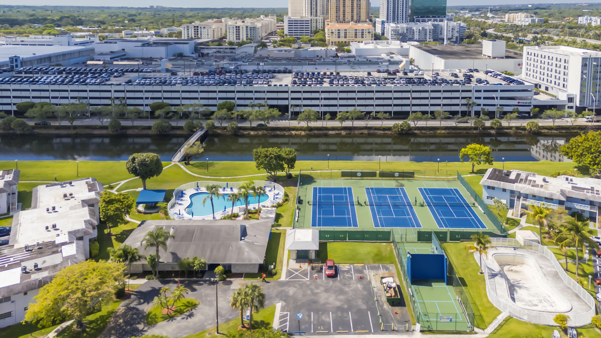 VILLAGE AT DADELAND CONDO - Residential