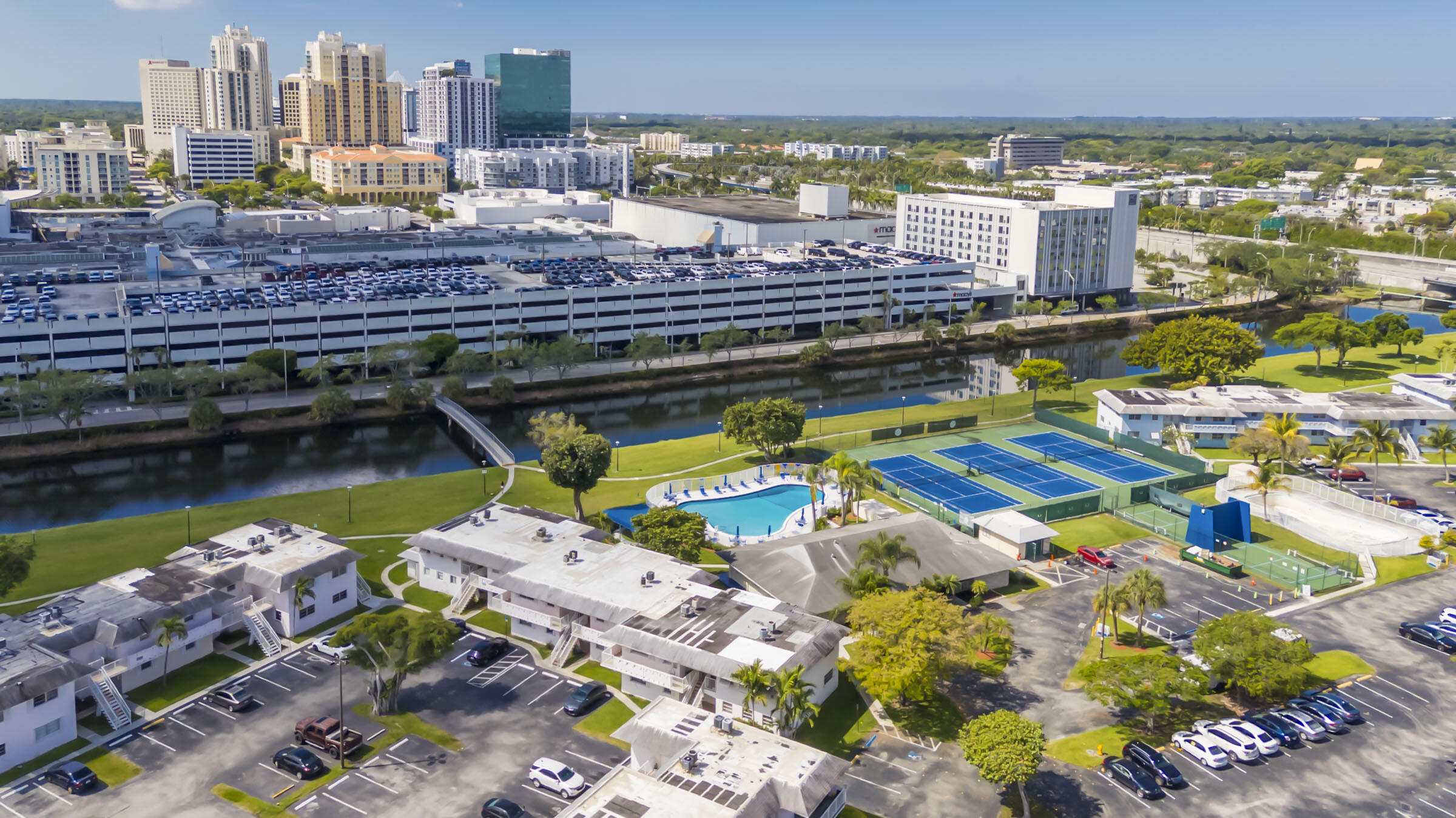 VILLAGE AT DADELAND CONDO - Residential