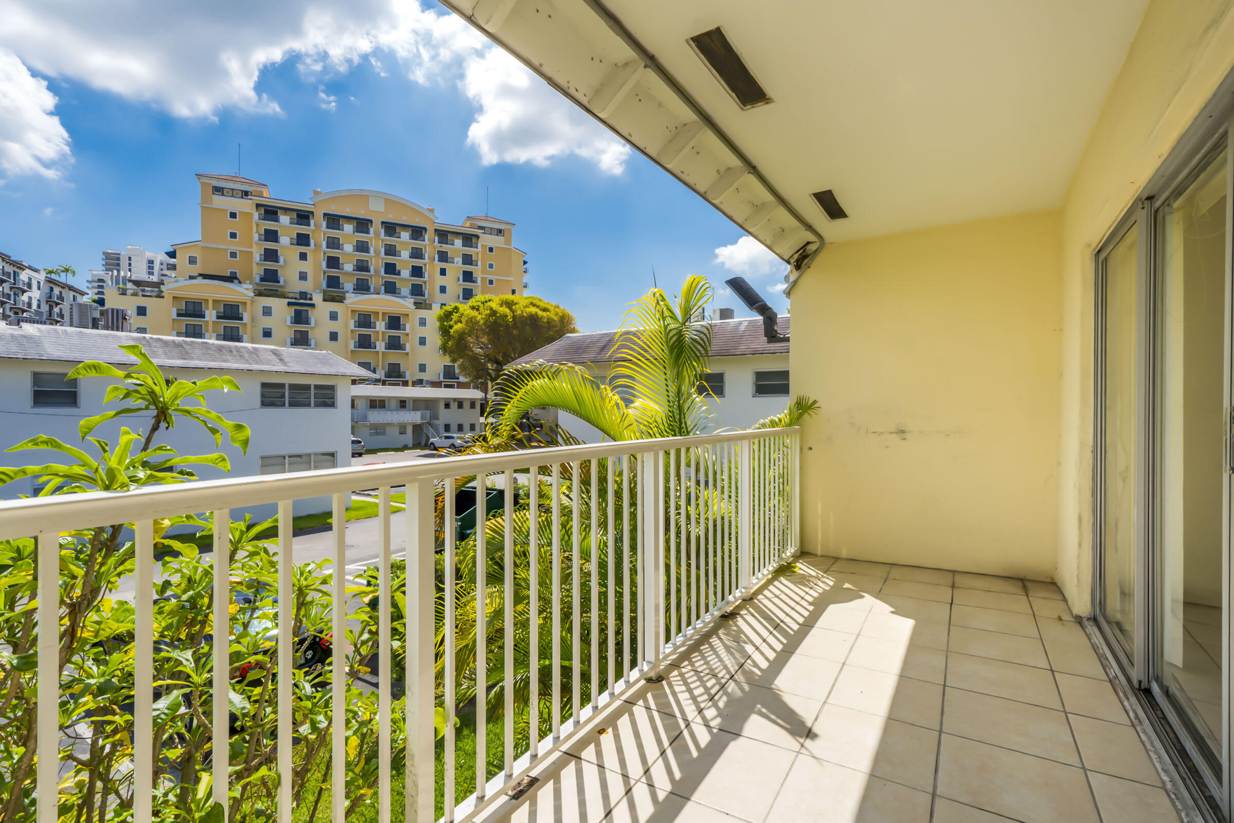 VILLAGE AT DADELAND CONDO - Residential