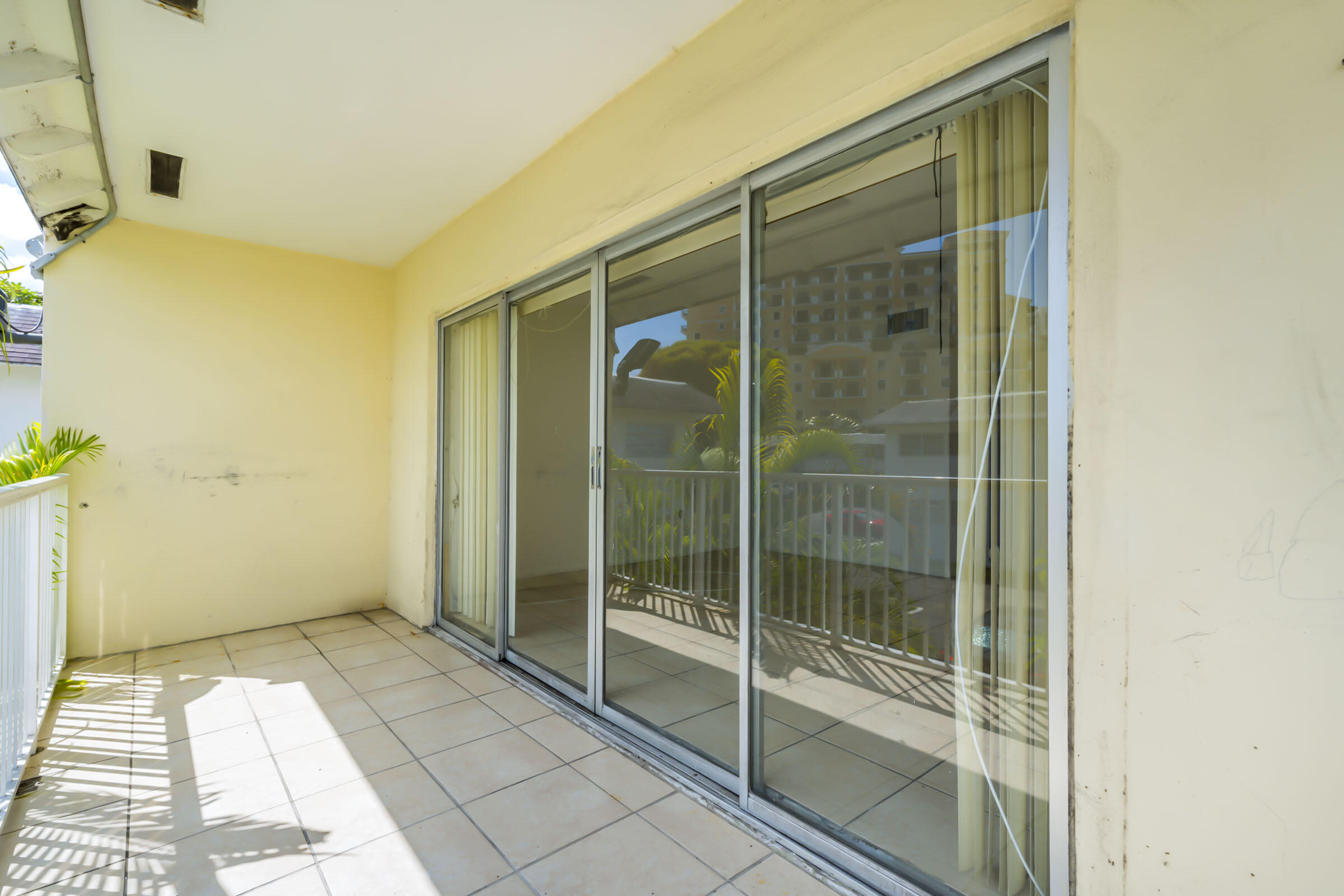 VILLAGE AT DADELAND CONDO - Residential