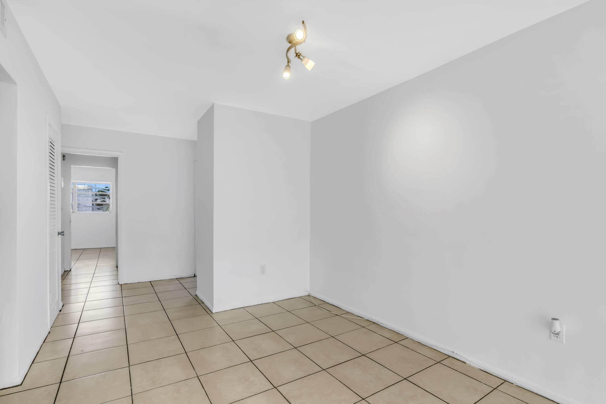 VILLAGE AT DADELAND CONDO - Residential