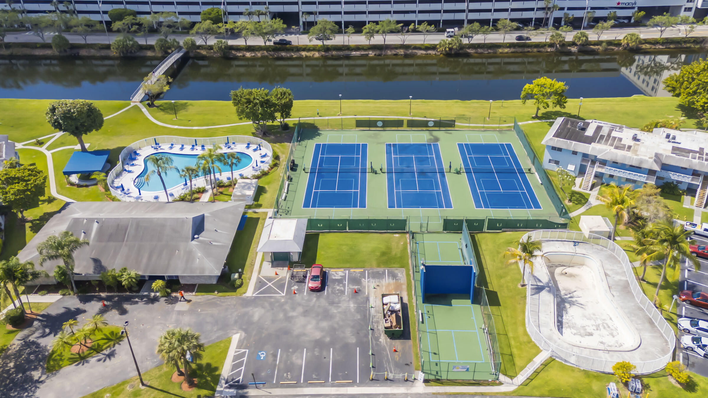 VILLAGE AT DADELAND CONDO - Residential