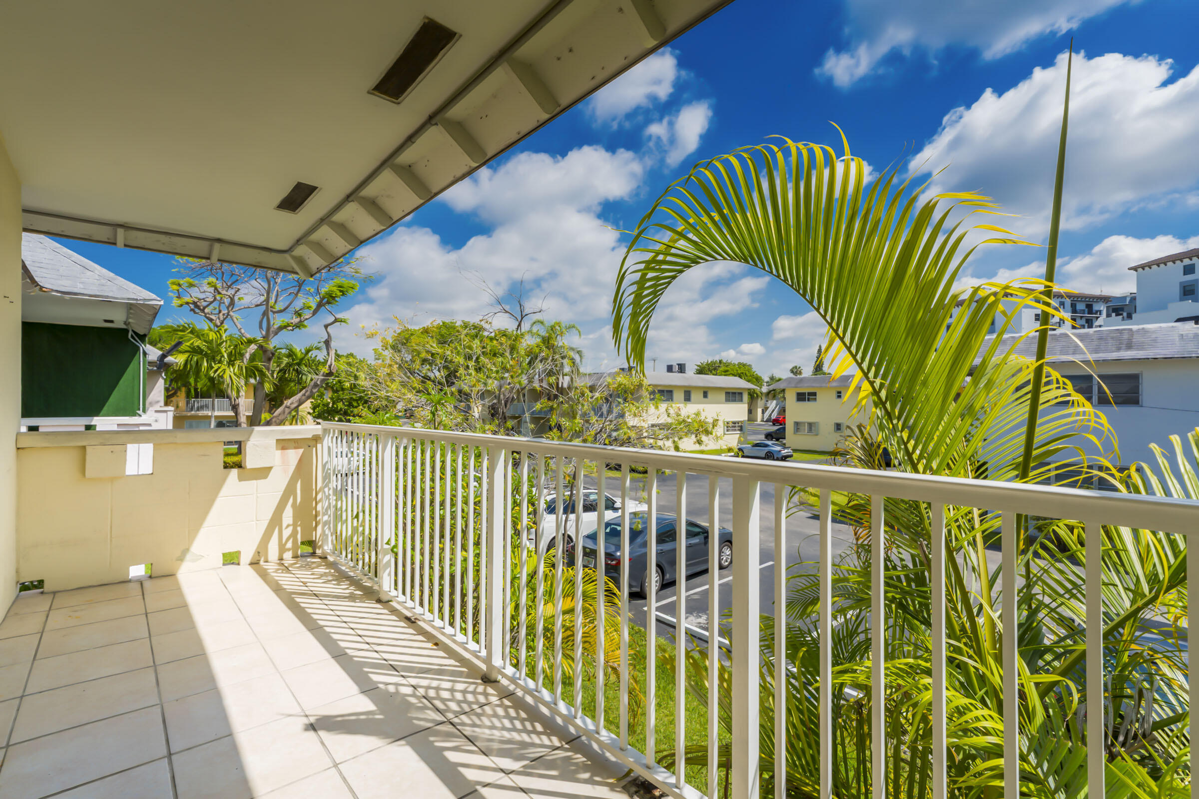 VILLAGE AT DADELAND CONDO - Residential