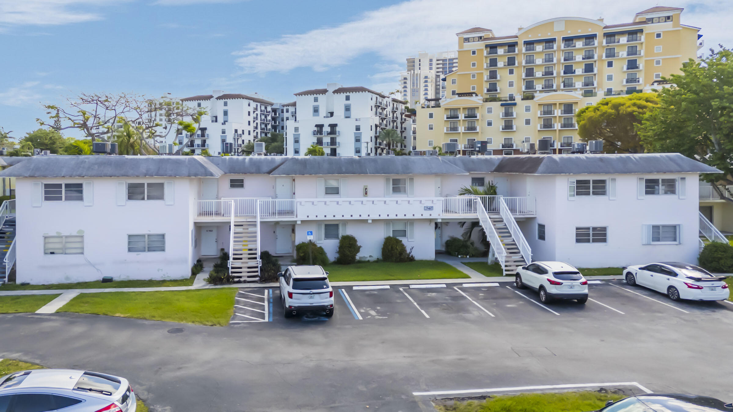 VILLAGE AT DADELAND CONDO - Residential