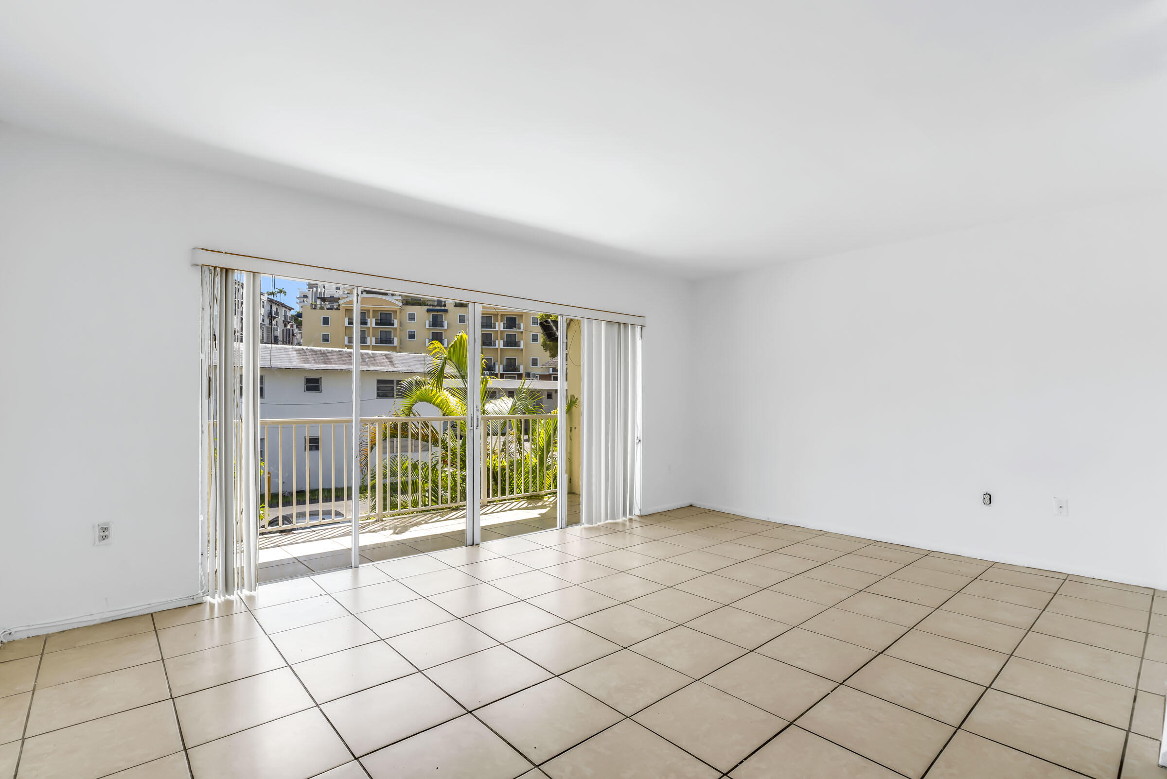 VILLAGE AT DADELAND CONDO - Residential