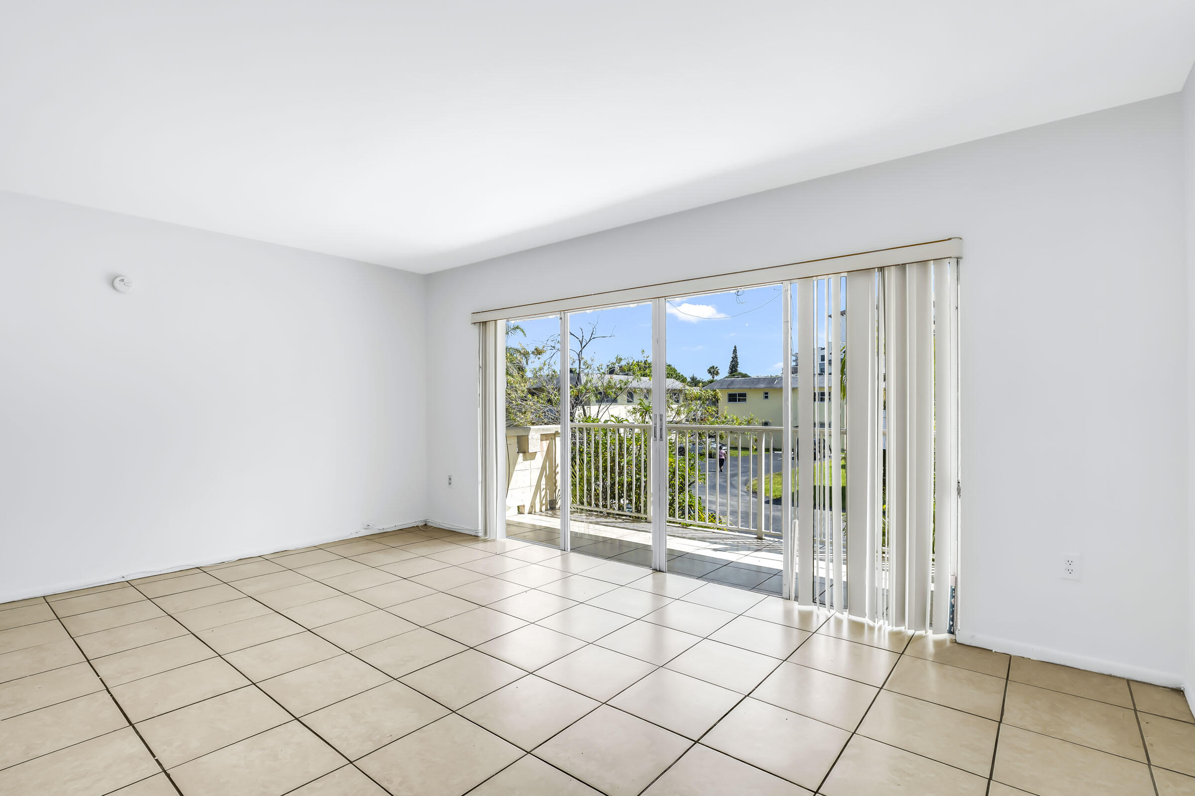 VILLAGE AT DADELAND CONDO - Residential