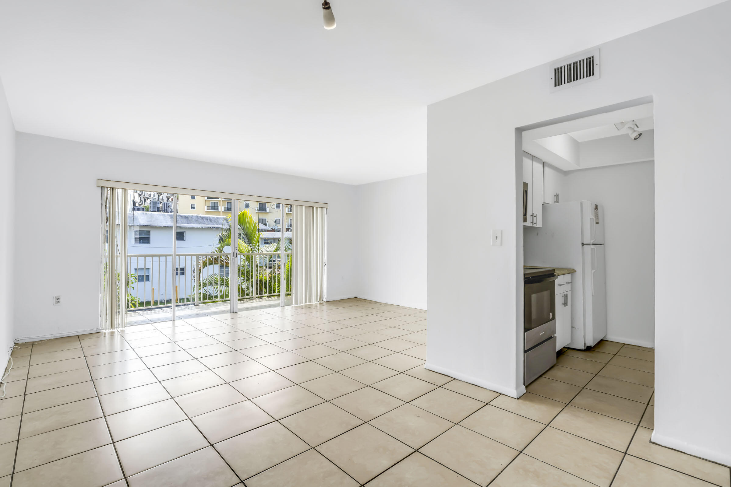 VILLAGE AT DADELAND CONDO - Residential