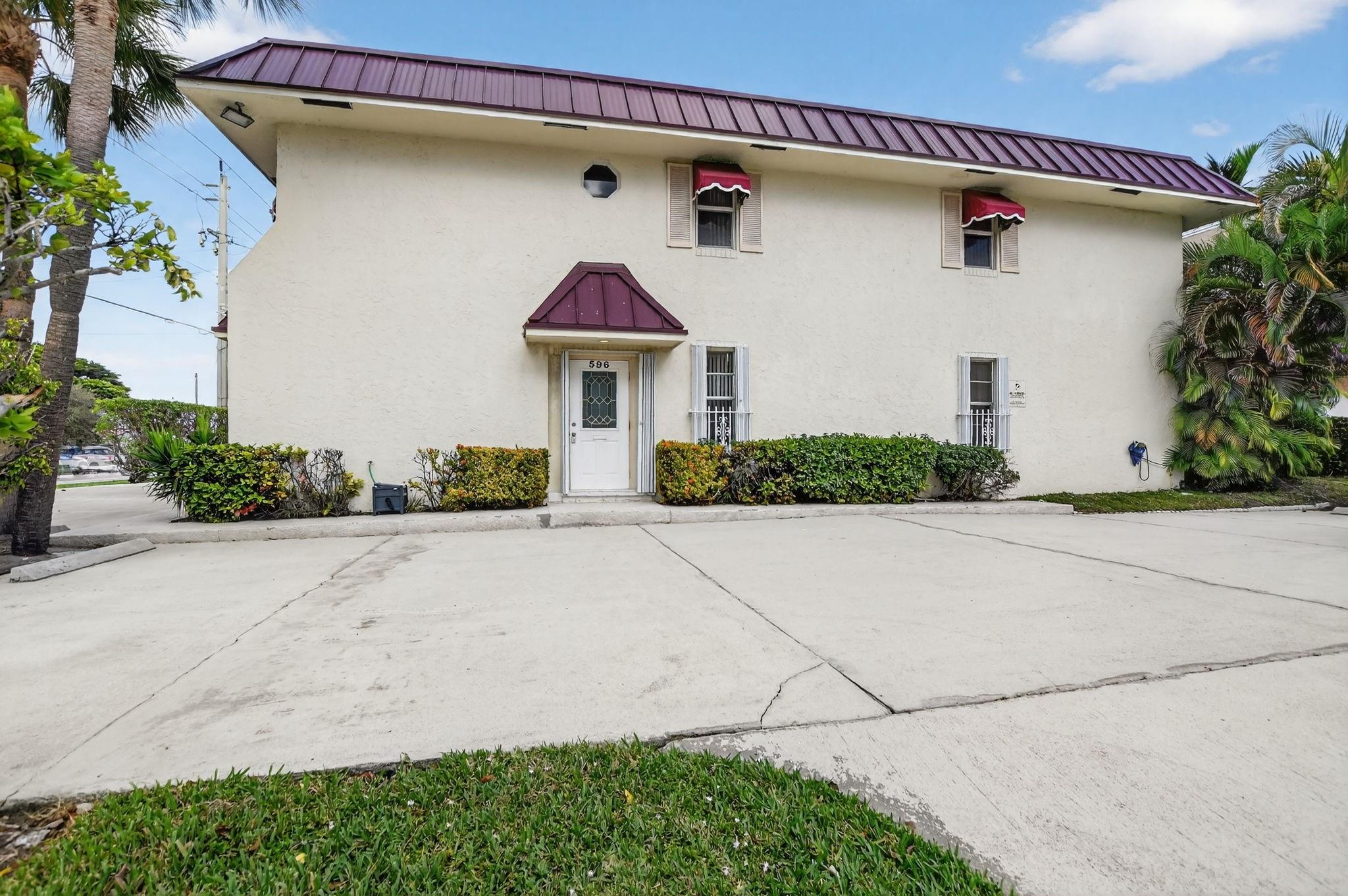 MAISON DEVILLE CONDO - Residential Lease