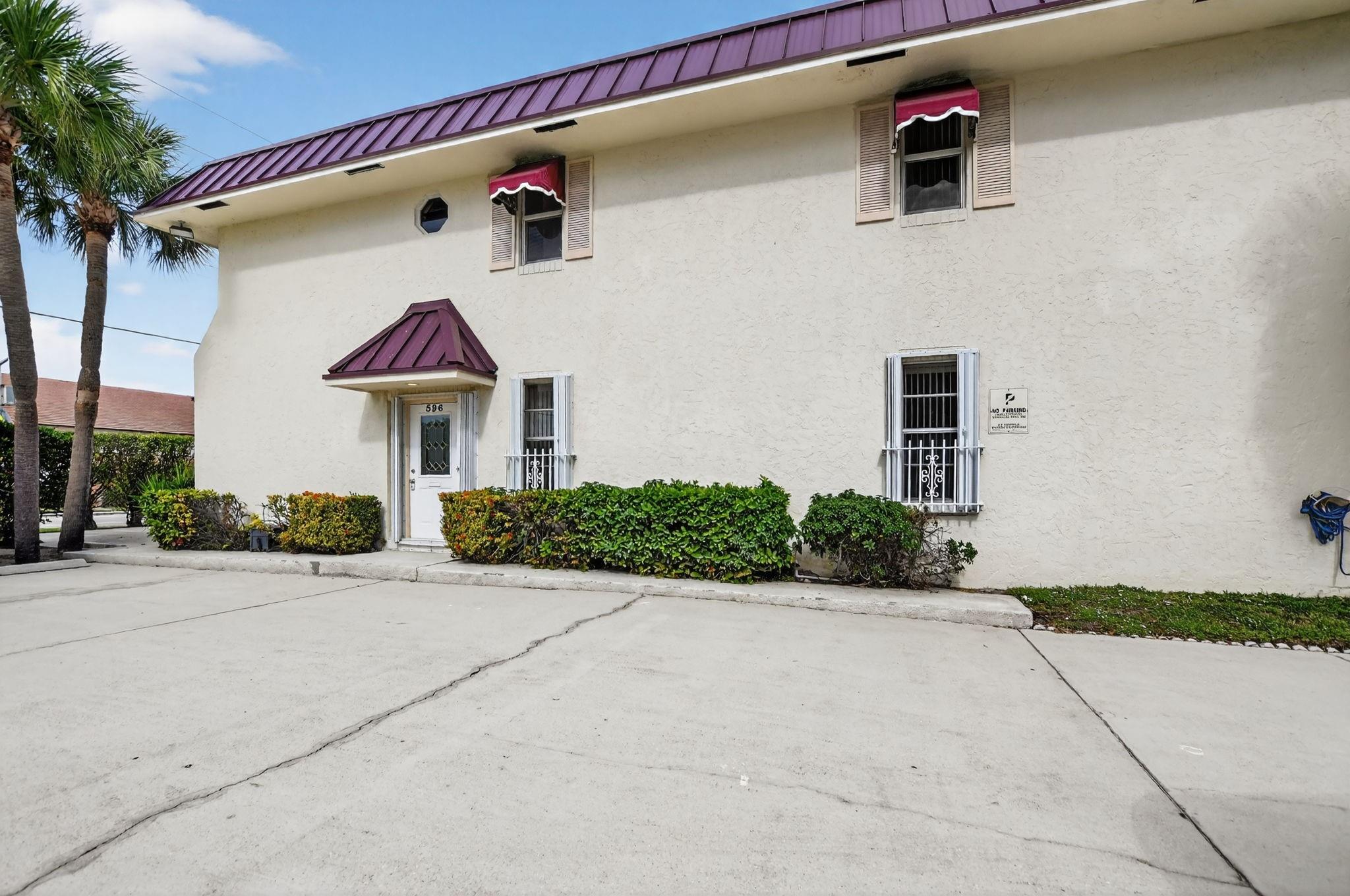 MAISON DEVILLE CONDO - Residential Lease