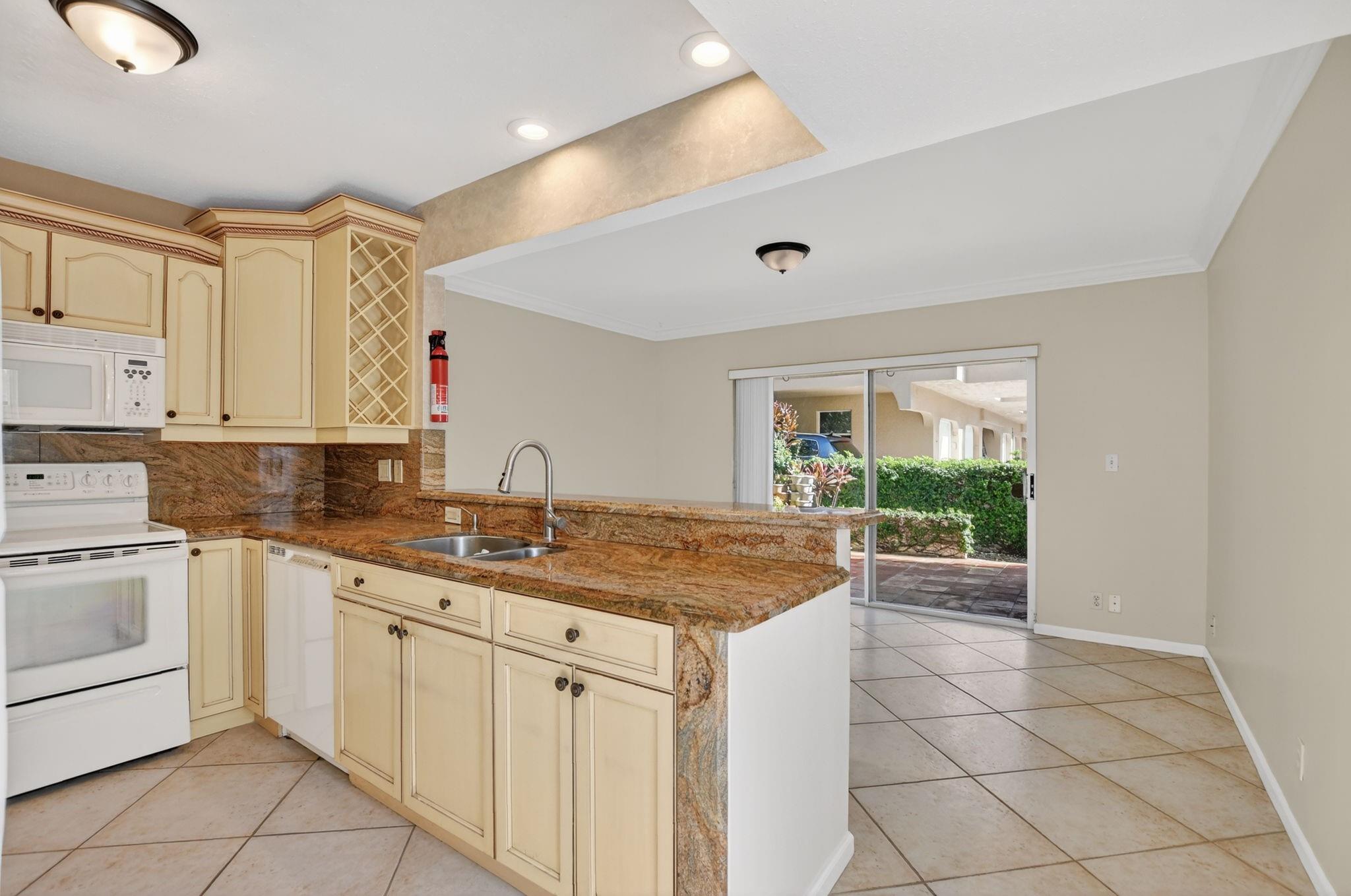 MAISON DEVILLE CONDO - Residential Lease