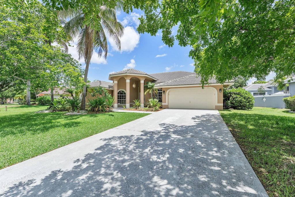 Photo of 4868 Kensington Circle, Coral Springs, FL 33076 (MLS # R11101626)