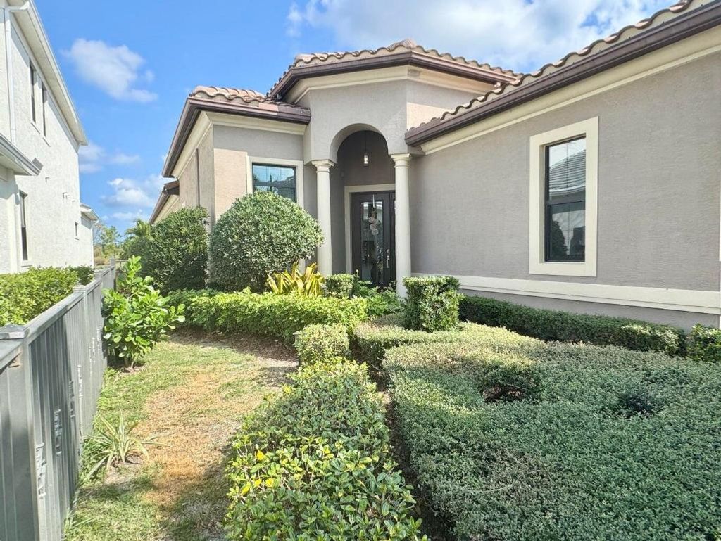 Photo of 320 SE Fascino Circle, Port Saint Lucie, FL 34984 (MLS # R11113136)