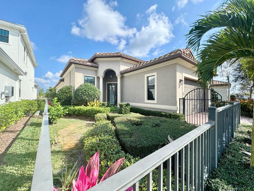 Special Low Mortgage rate available on this meticulously loved home. The high ceilings in the den, dining room, kitchen, & great room create an open & airy atmosphere. The dining room features a tray ceiling, modern decorative fixtures, & a full wet bar, perfect for entertaining. The kitchen features wood cabinets complemented by stone countertops & new appliances. The island bar is ideal for casual dining. The main suite boasts a transom window, a tray ceiling, & double closets. The main bath includes double vanities, a spacious zero-edge glass shower, & a separate garden tub. The rear porch features retractable power screens. The heated splash pool is ideal for relaxing & sunbathing. The home has been inspected, and all noted items have been repaired. Custom window treatments.