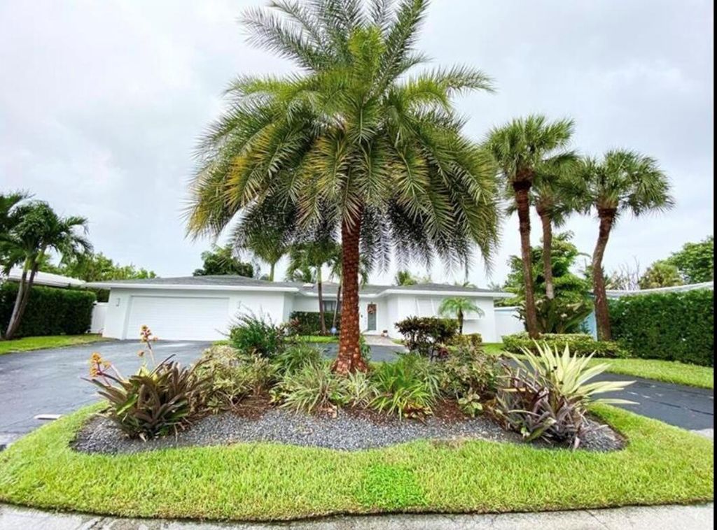 Photo of 2141 NE 35 Street, Lighthouse Point, FL 33064 (MLS # R10924168)