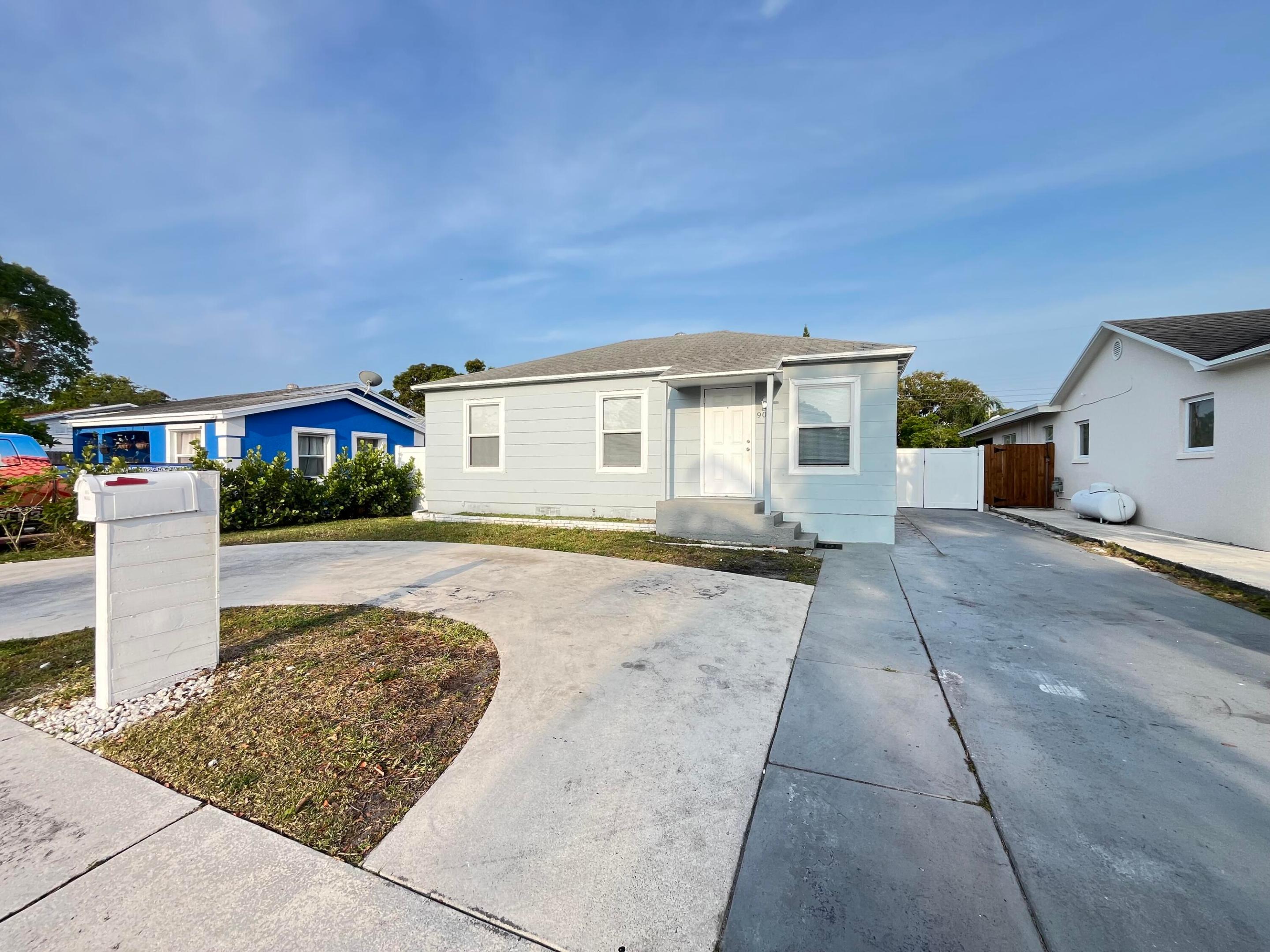 909 N C Street