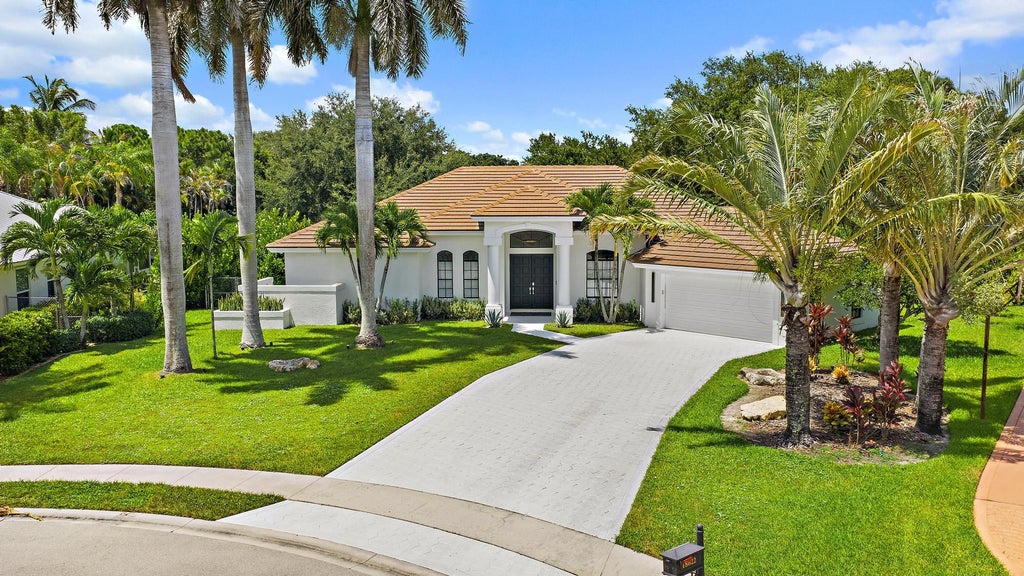 Photo of 18622 Lakeside Gardens Drive, Jupiter, FL 33458 (MLS # B26083662)