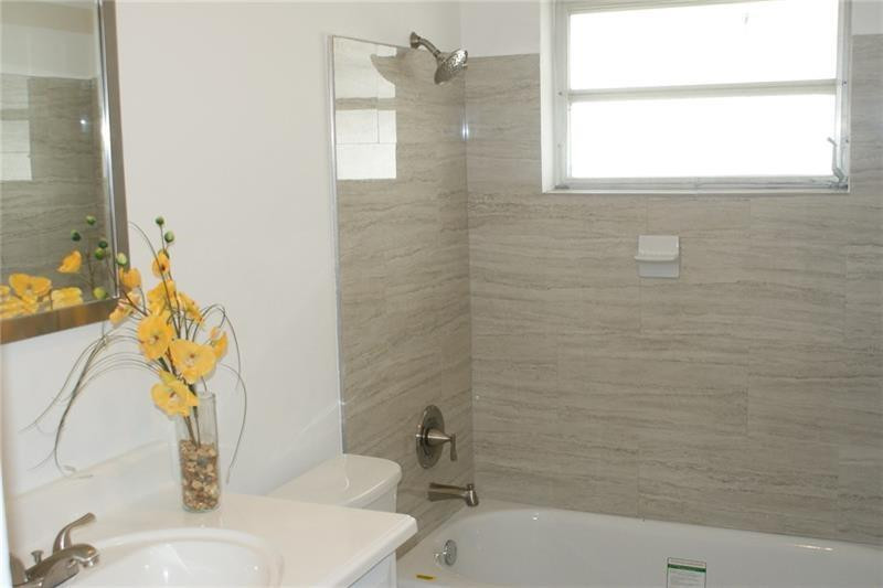 OAKLAND ESTATES - Residential Lease