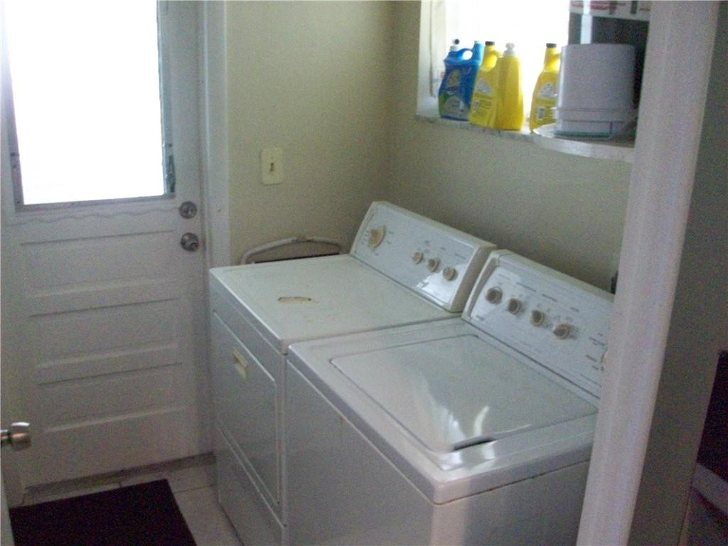 OAKLAND ESTATES - Residential Lease