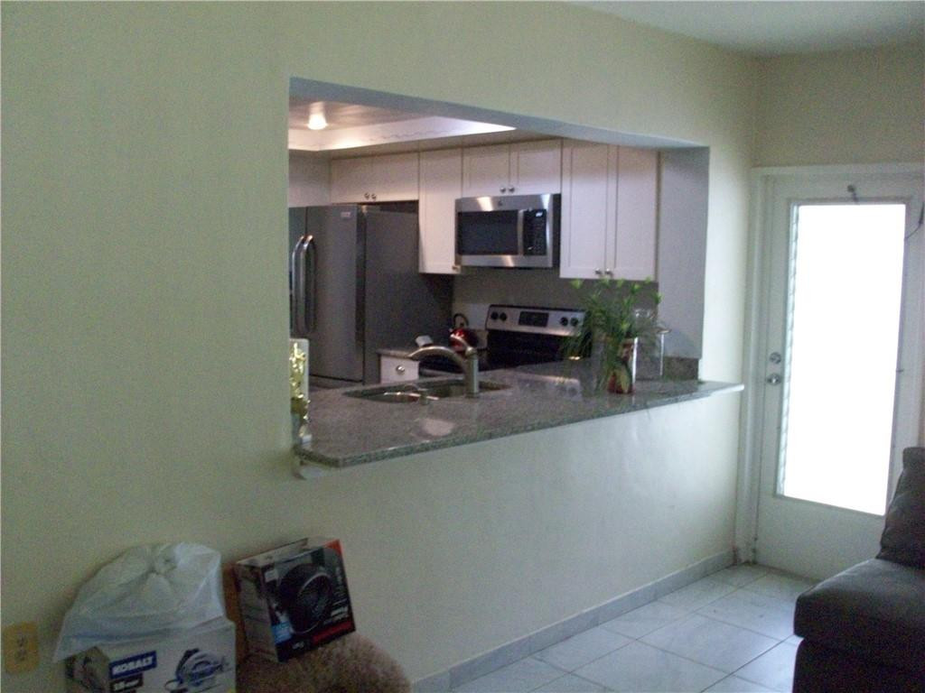 OAKLAND ESTATES - Residential Lease