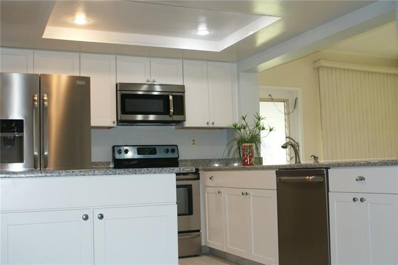 OAKLAND ESTATES - Residential Lease