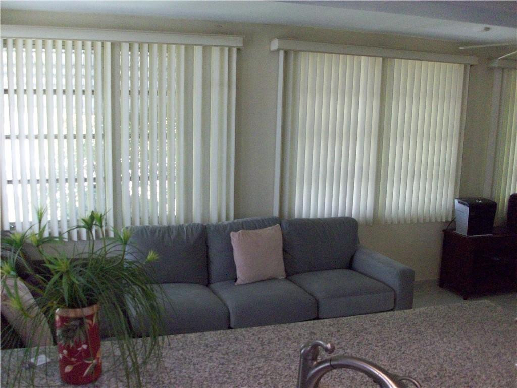 OAKLAND ESTATES - Residential Lease