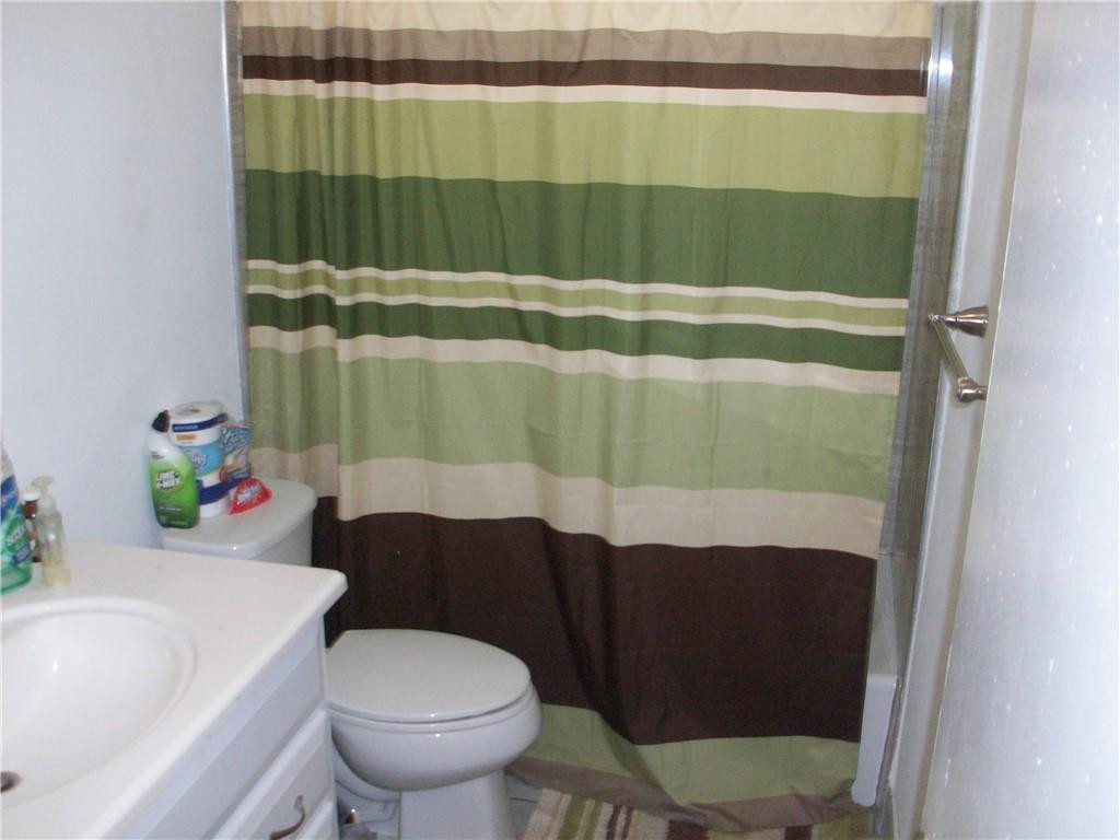 OAKLAND ESTATES - Residential Lease