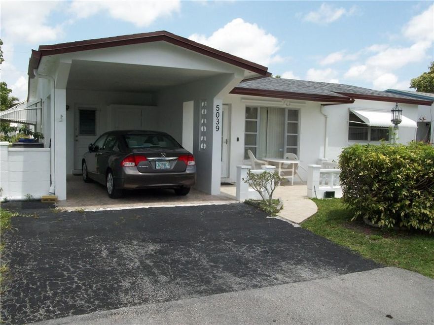 FIRST AND SECURITY MOVES YOU INTO THIS SPACIOUS AND WELL MAINTAINED 2BED 2BATH HOME IN THE 55+ COMMUNITY OF OAKLAND VILLAS.   THIS LOVELY HOME FEATURES: COMFORTABLE LIVING AND DINING AREAS, SPACIOUS BEDROOMS, UPDATED KITCHEN WITH STAINLESS STEEL APPLIANCES, AND GRANITE KITCHEN COUNTER TOP, HUGE FAMILY ROOM PLUS A SEPARATE LAUNDRY AND STORAGE ROOM.625 MINIMUM CREDIT SCORE REQUIRED BY THE ASSOCIATION.PLEASE INCLUDE CTL, APPLICATION, CREDIT REPORT, BACKGROUND AND PROOF OF INCOME.