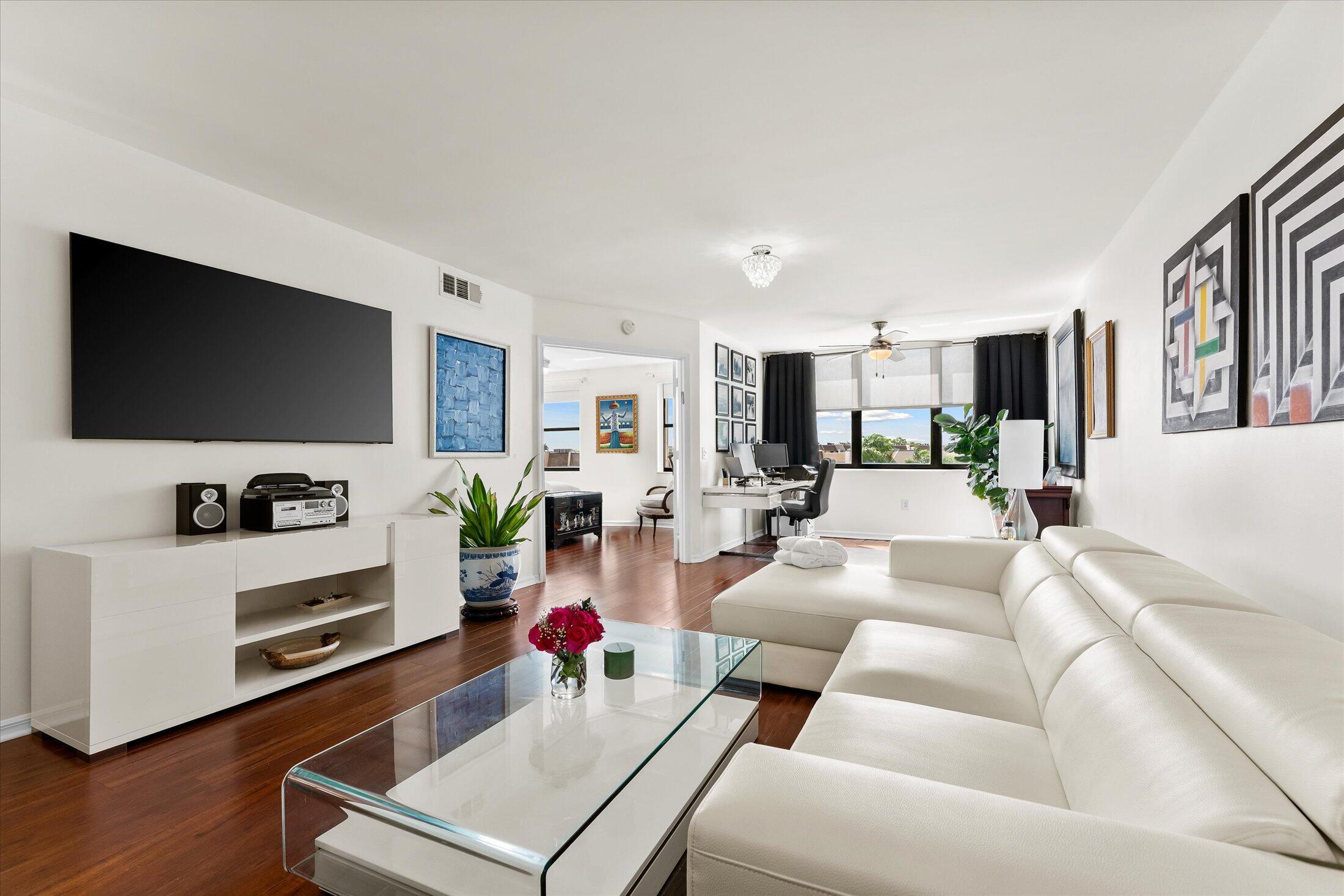 SUNRISE LAKES PHASE IV - Residential