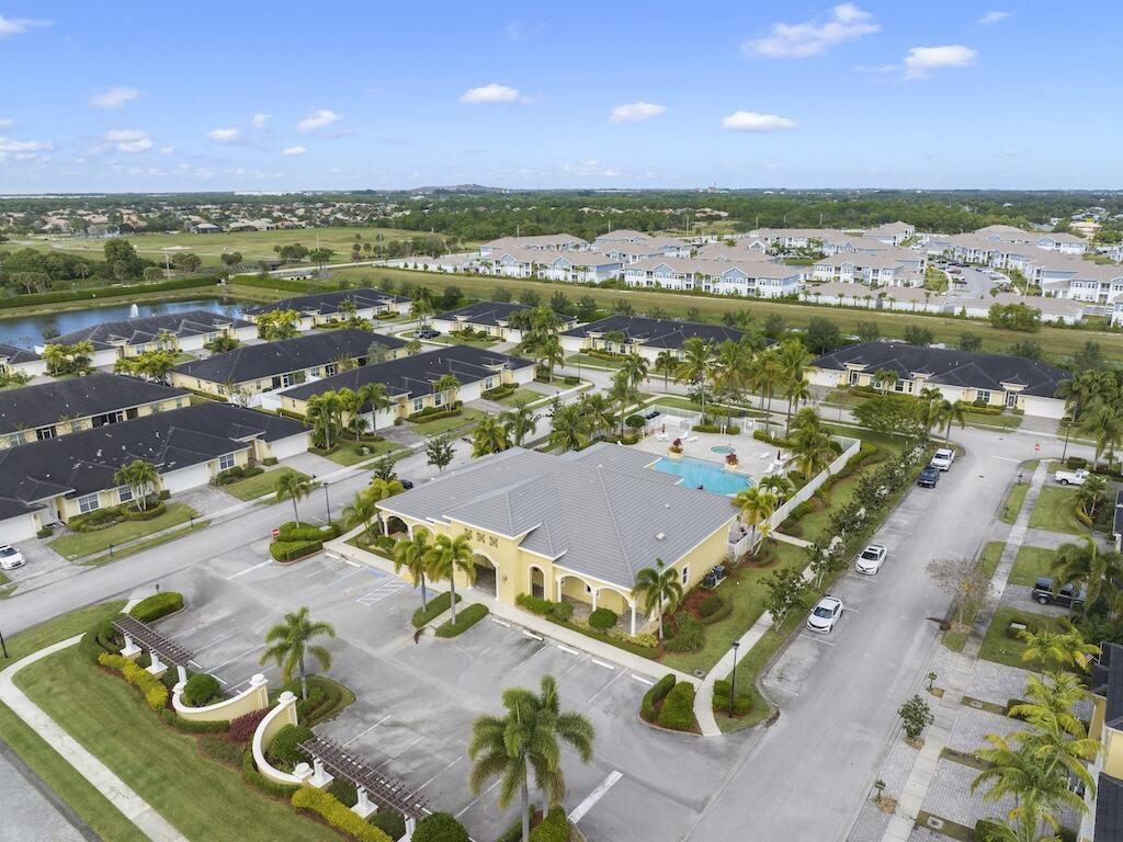 ST ANDREWS TOWNHOMES REPLAT NO 1 - Residential