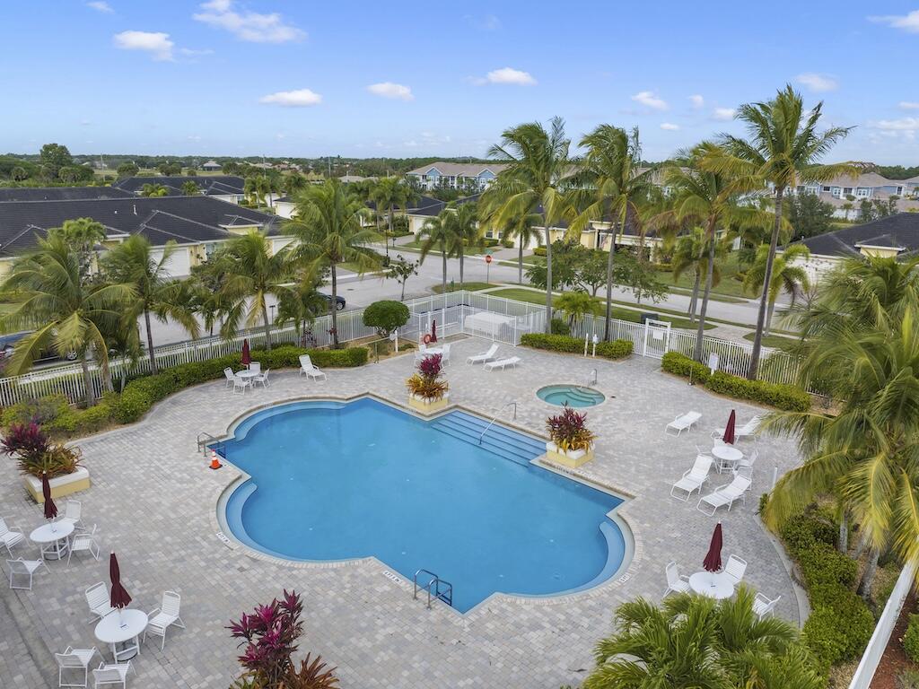 ST ANDREWS TOWNHOMES REPLAT NO 1 - Residential