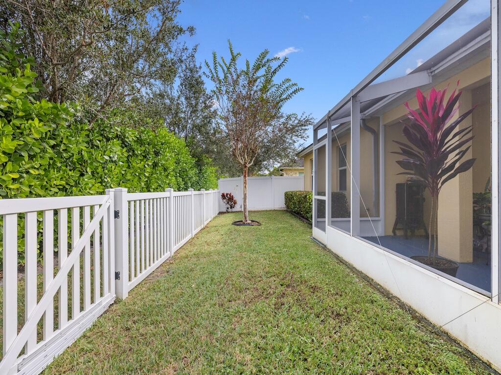 ST ANDREWS TOWNHOMES REPLAT NO 1 - Residential