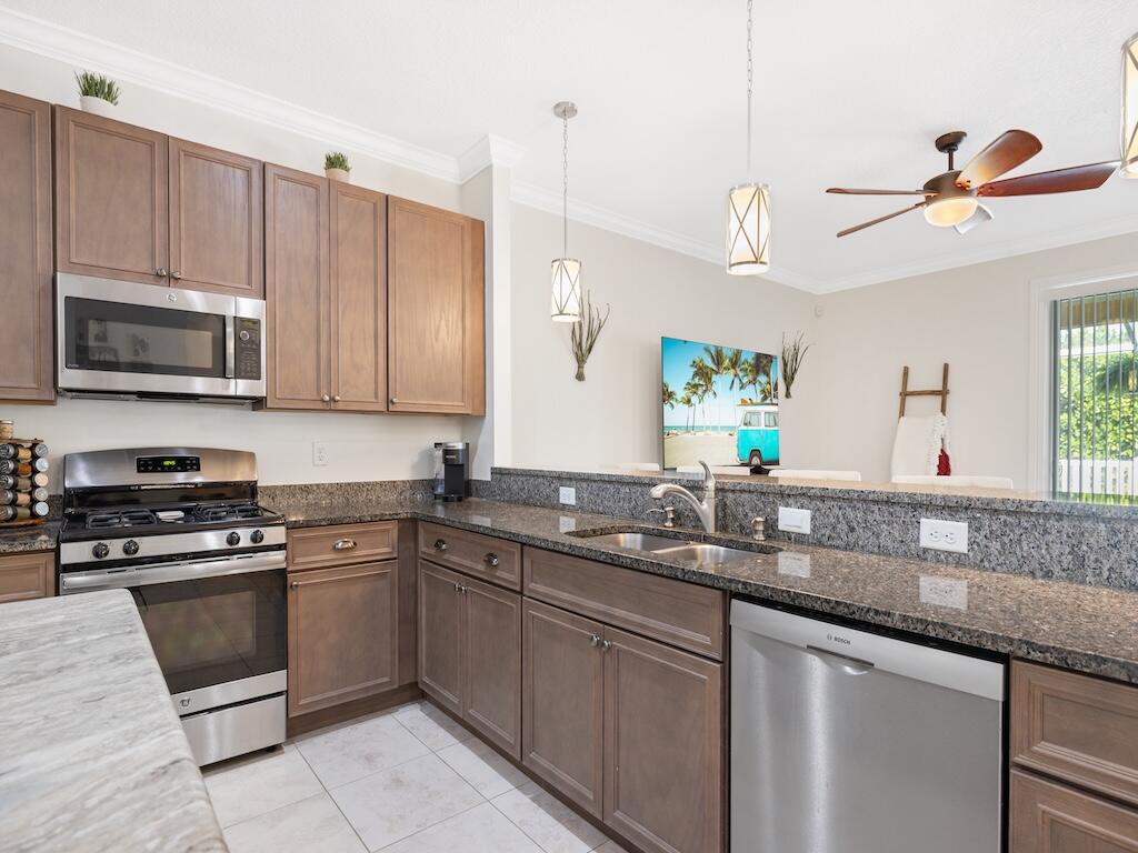 ST ANDREWS TOWNHOMES REPLAT NO 1 - Residential