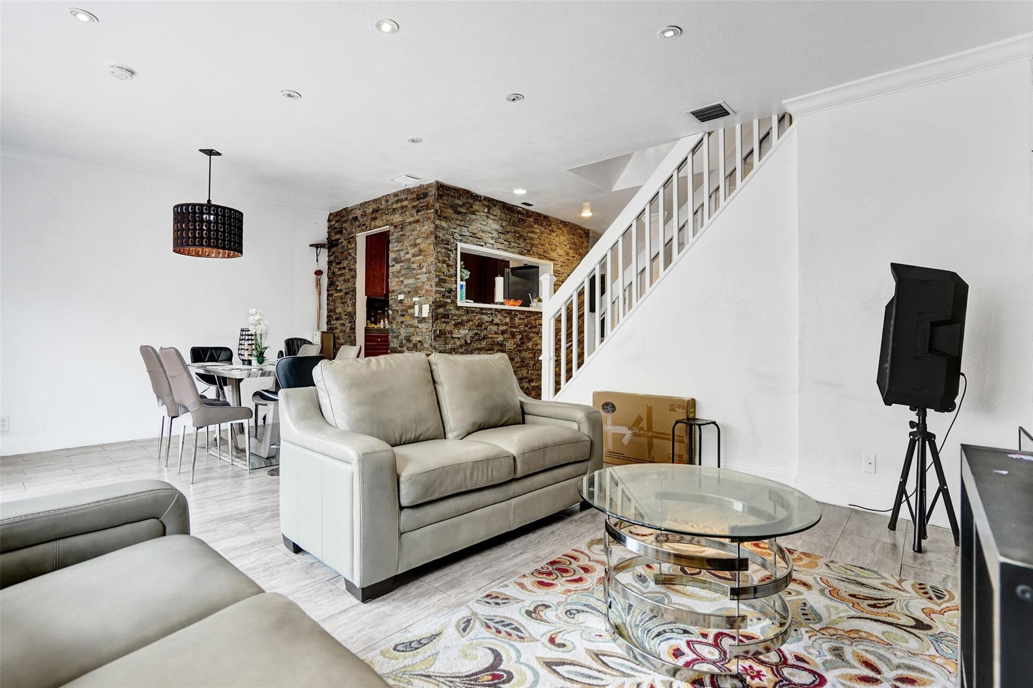 TOWNHOUSES AT JACARANDA - Residential Lease