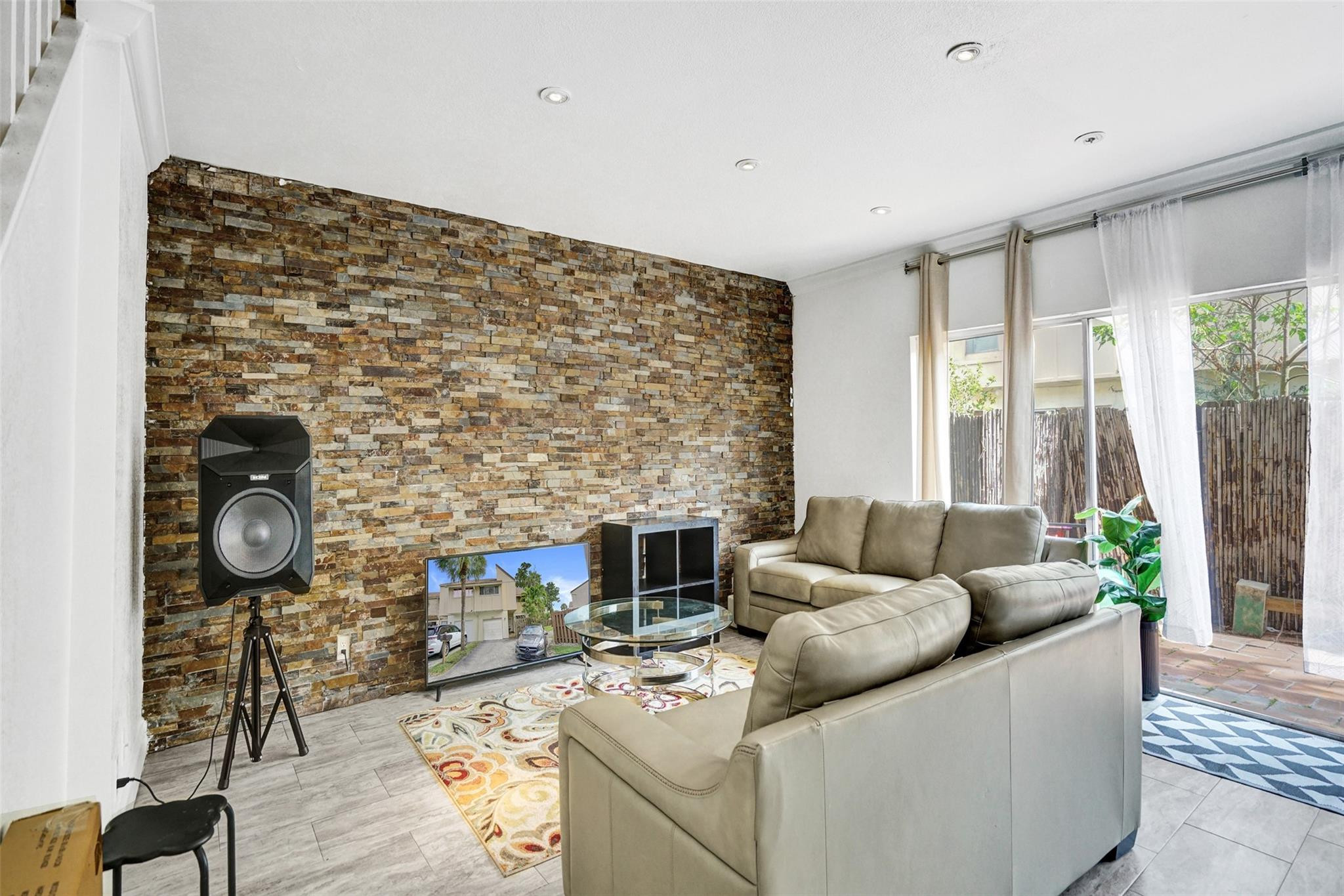 TOWNHOUSES AT JACARANDA - Residential Lease