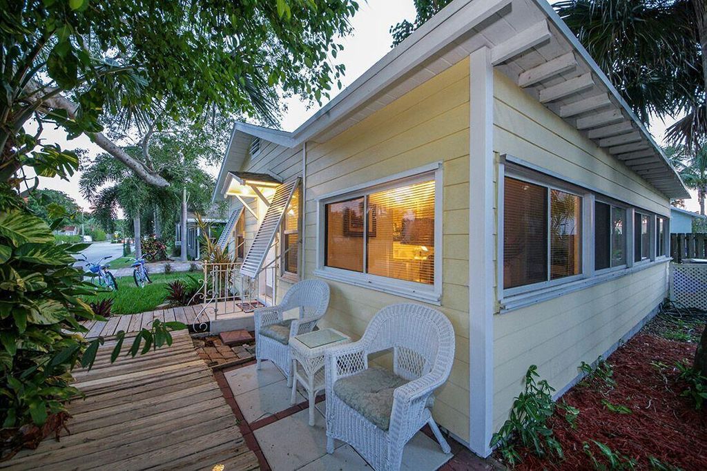 Photo of 1907 Parker Avenue, West Palm Beach, FL 33401 (MLS # B26007274)