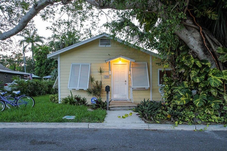 Charming 2-bedroom single-family cottage in the heart of Downtown West Palm Beach! Just minutes from Palm Beach Island, "Wall Street South," and the Brightline high-speed train, this prime location offers easy access to top dining, shopping, nightlife, and beaches.  Offered fully furnished, this turnkey home features a bright, functional layout, dedicated office area, and a private fully fenced backyard—perfect for working from home and relaxing.  Available for annual lease or short-term rental. Short-term rate is $200/night with a 2-week minimum stay. Ideal for professionals or seasonal residents seeking comfort, convenience, and location. Available for annual or short term rental. Short term rental rate is $200/night, minimum 2 weeks.