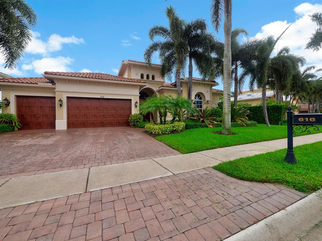 Photo of 616 Hermitage Circle, Palm Beach Gardens, FL 33410 (MLS # R10703885)