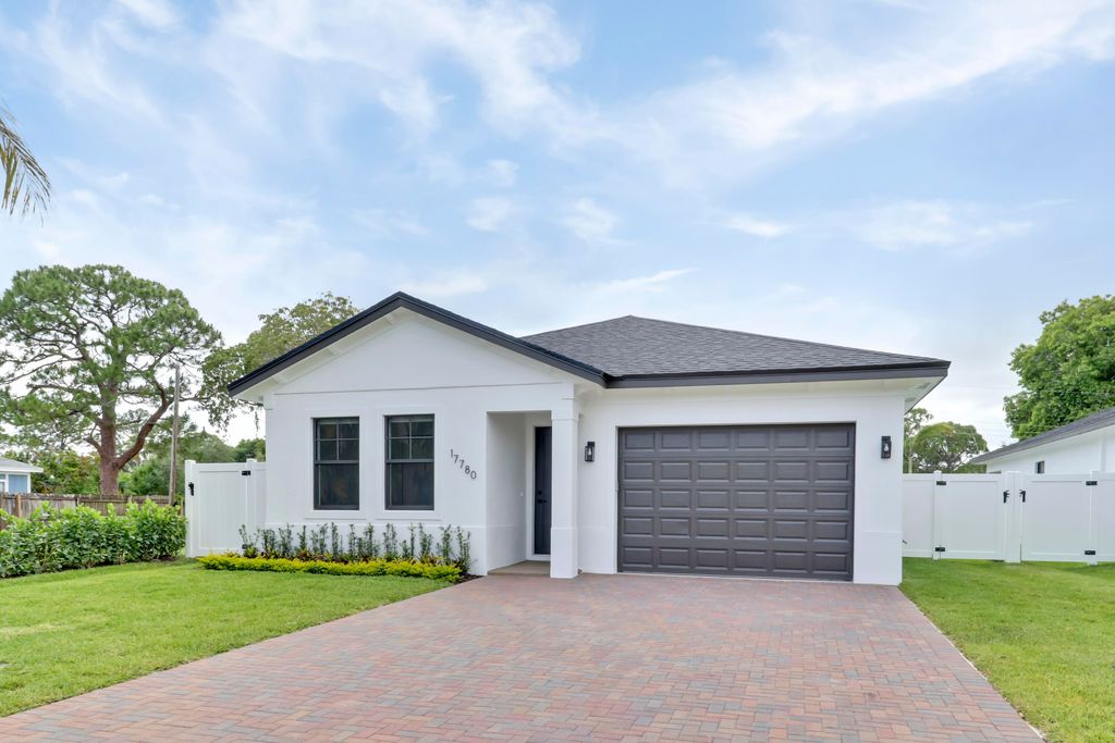 Photo of 17780 Thelma Avenue, Jupiter, FL 33458 (MLS # R11084997)