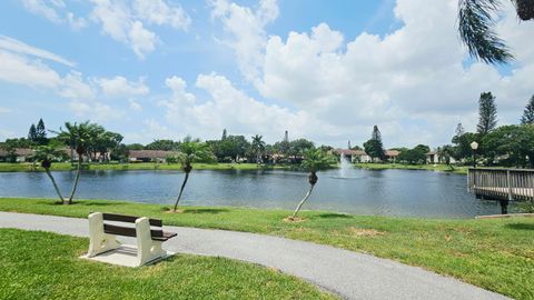 Tiny photo for 4807 SABLE PINE Circle #B1, West Palm Beach, FL 33417 (MLS # B26054448)
