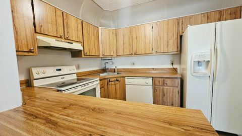 Tiny photo for 4807 SABLE PINE Circle #B1, West Palm Beach, FL 33417 (MLS # B26054448)