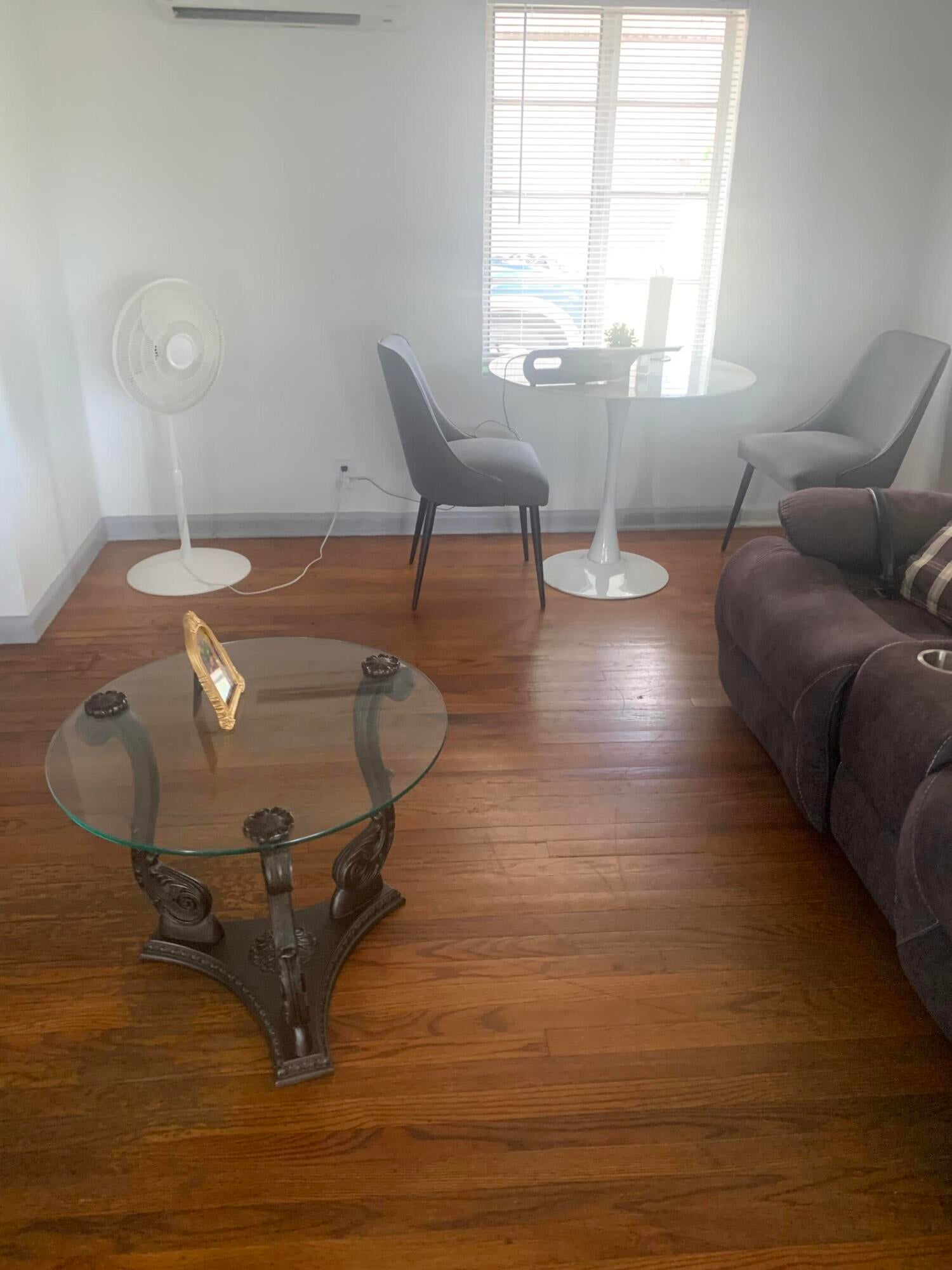 View photos, virtual tours, details... 400 W Perry Street A,b,c,d