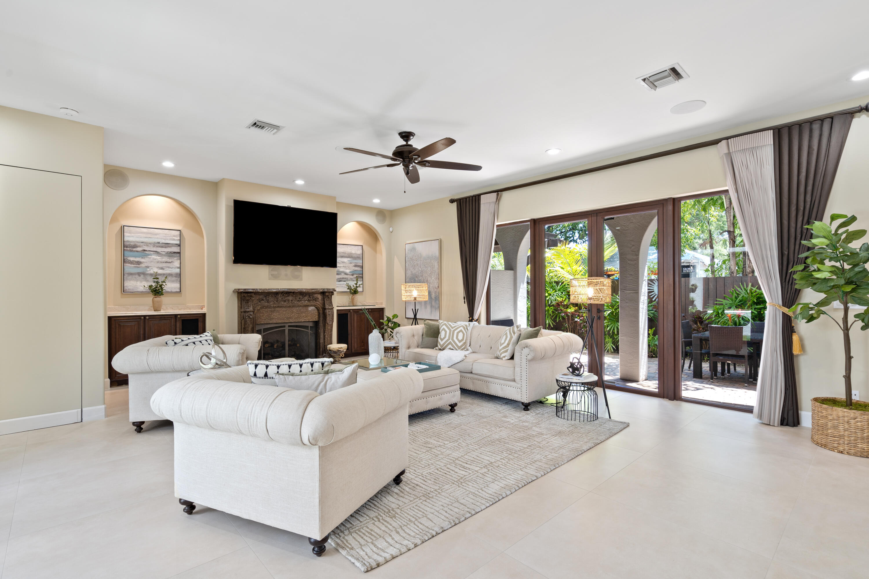 COLEE HAMMOCK - Residential Lease