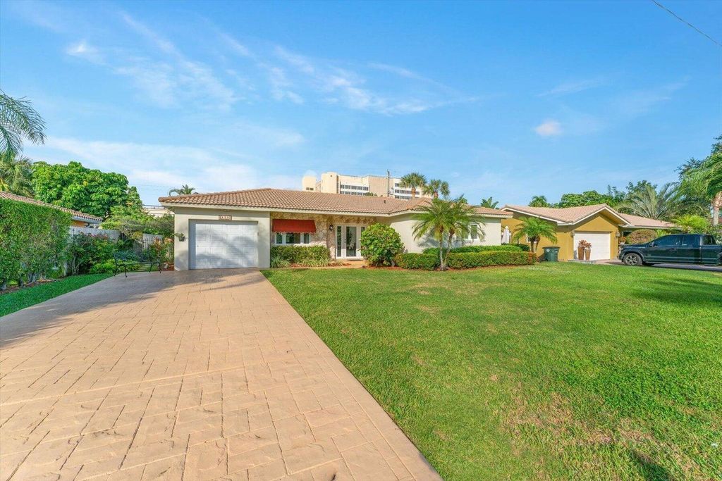 Photo of 829 NW 7th Street, Boca Raton, FL 33486 (MLS # R11097310)