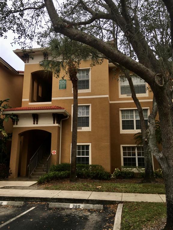 Second floor clean unit in great condition. 2 suites and washer and dyer in the unit. Stainless steel appliances, pergo floof in the libing area and brand new carpet in the bedrooms. Community offers pool, clubhouse and gym.