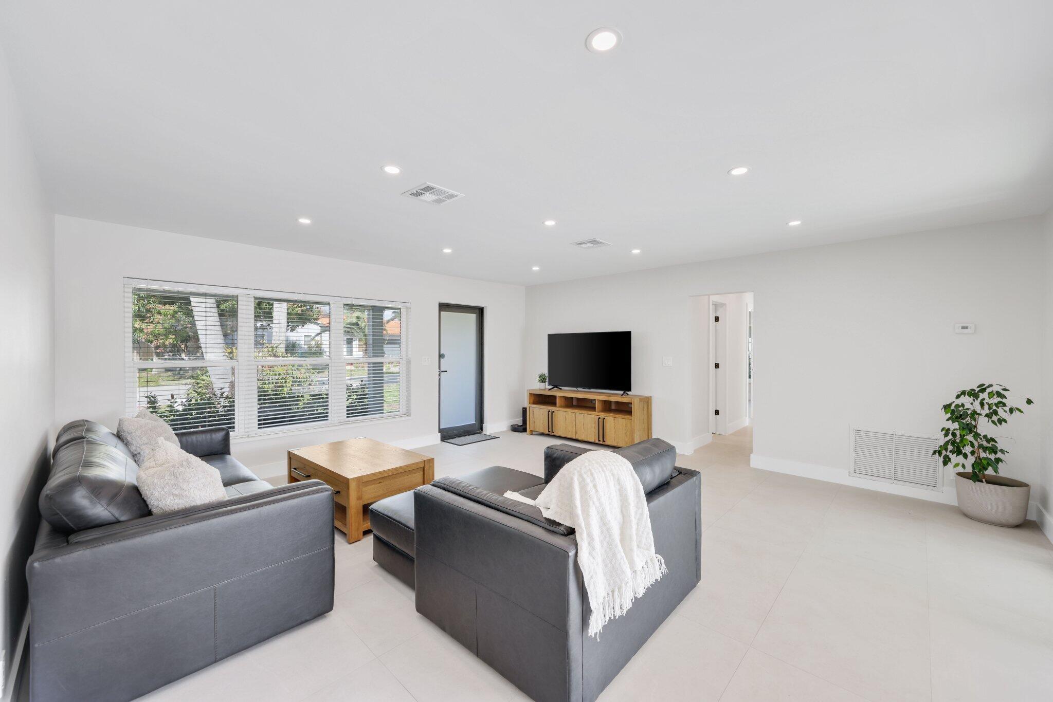 POMPANO ISLES SEC - Residential Lease